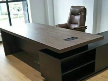 上海办公家具全攻略 从会议桌到屏风隔断的选购指南